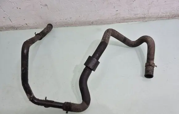 Engine coolant pipe/hose
