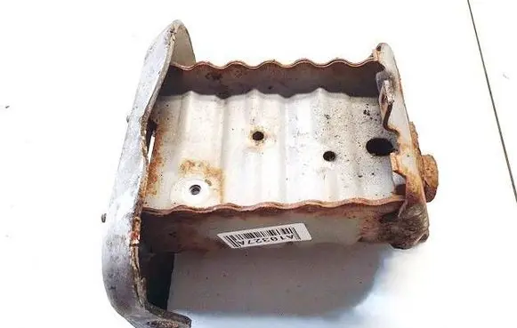 Toyota Yaris Front bumper mounting bracket