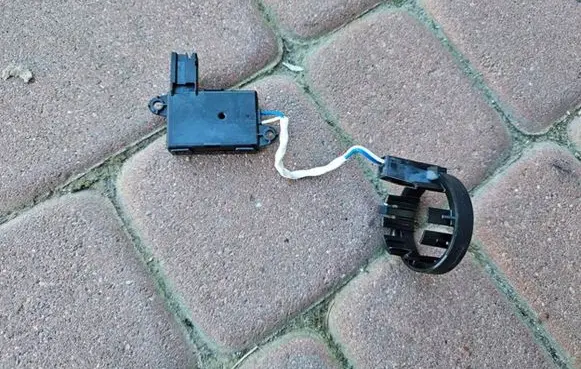 Opel Insignia B Relay mounting block 13520523