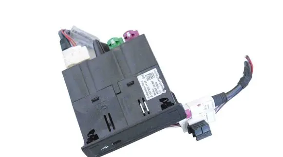 Mercedes-Benz GLE W167 USB socket connector A1678201402