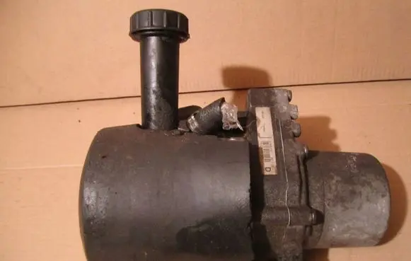 Peugeot 407 Power steering pump
