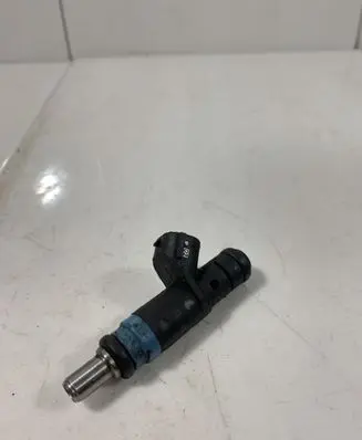 Audi A4 S4 B6 8E 8H Fuel injector 06B133551K
