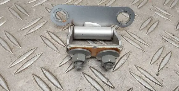 Tailgate/trunk/boot hinge