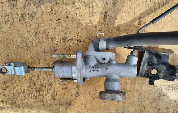 Nissan X-Trail T30 Clutch slave cylinder 