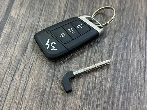 Volkswagen PASSAT B8 Ignition key/card 4B058736