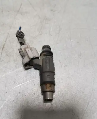 Suzuki Grand Vitara I Fuel injector 770013F