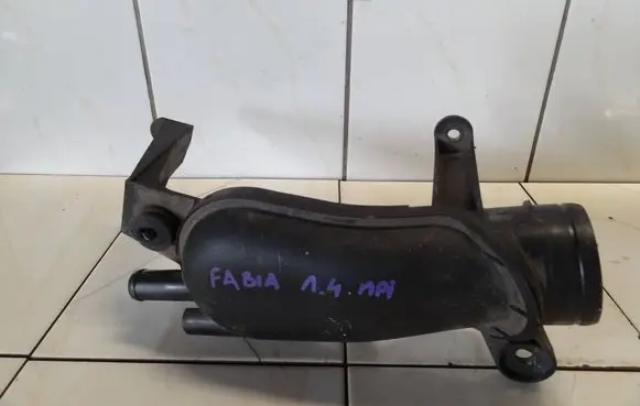 Skoda Fabia Mk1 (6Y) Air intake hose/pipe 047129654B