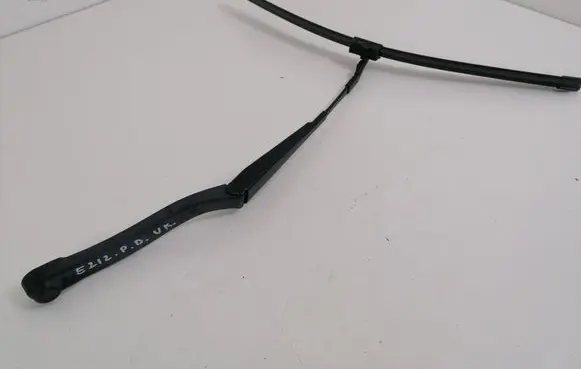 Mercedes-Benz E W212 Front wiper blade arm A2128201444