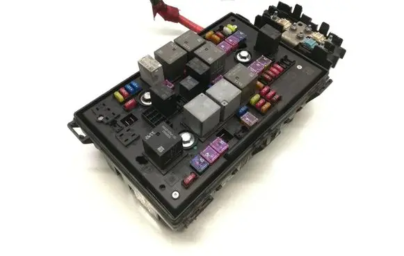 Opel Astra J Fuse module 13449210 1110224AB 13449210XG