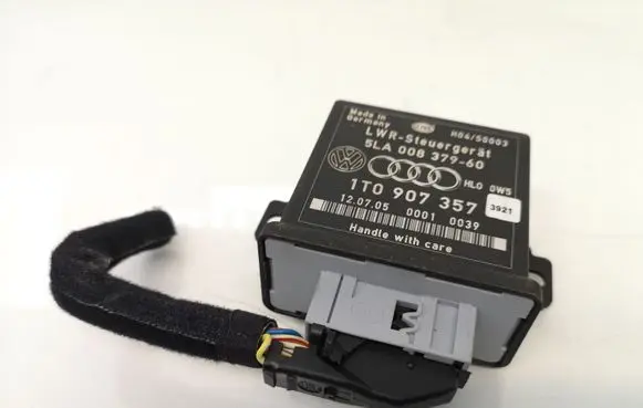 Volkswagen Jetta V Light module LCM 1T0907357 5LA00837960