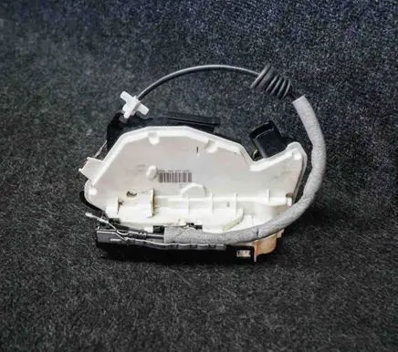 Volkswagen Tiguan Coupe door lock (next to the handle) 5N2837015E