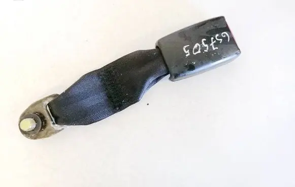 Middle seatbelt buckle (rear)