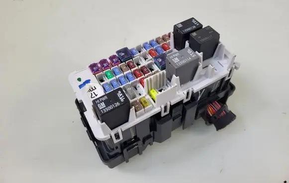 Opel Insignia B Fuse box set 33172518