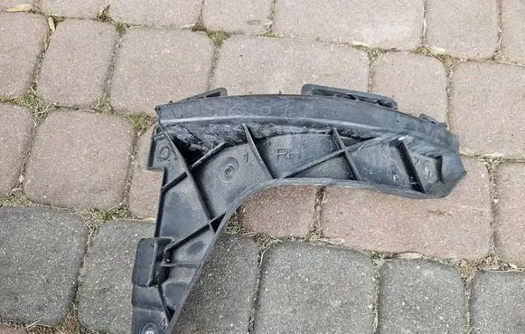 Opel Zafira C Rear bumper mounting bracket 13300744