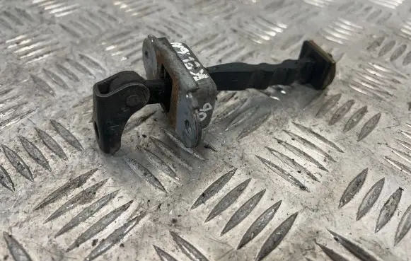 Nissan Pathfinder R51 Rear door check strap stopper