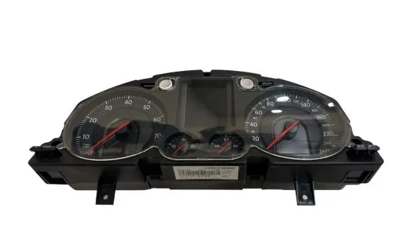 Volkswagen PASSAT B6 Speedometer (instrument cluster) 3C0920870F V0033000