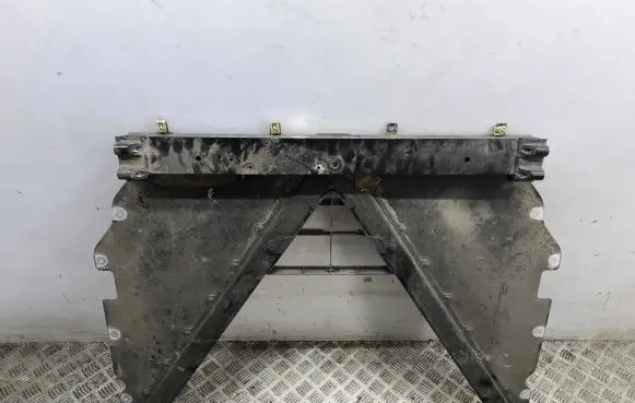 Rear underbody cover/under tray