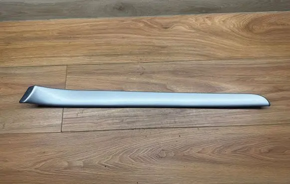 Audi A4 S4 B7 8E 8H Front door trim bar 8E0867409