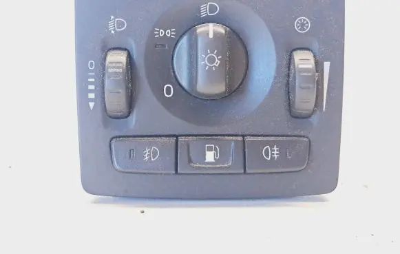 Volvo V50 Light module LCM 30739300 06W07T 19206