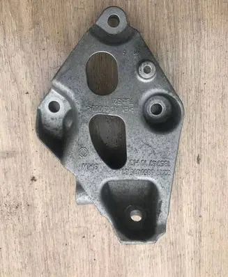 BMW 1 F20 F21 Engine mounting bracket 6859415 18574710