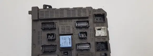 Peugeot 607 Fuse module 9641958680