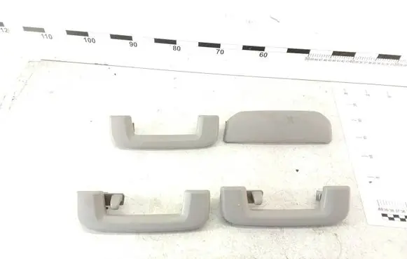 Volvo V60 A set of handles for the ceiling