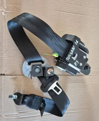 Rear seatbelt