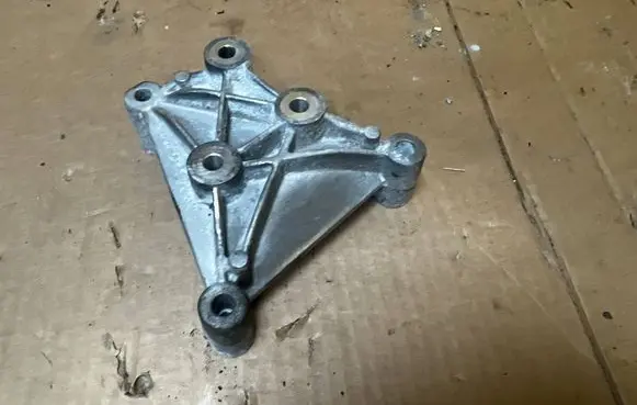 Ford Bronco Generator/alternator bracket L1ME8D611BA