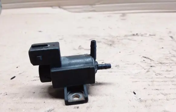 Toyota Avensis T250 Vacuum valve 258600R010