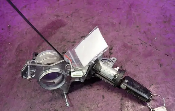 Opel Astra H Ignition lock 