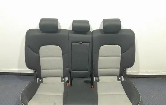 Hyundai Tucson JM Second row seats 
