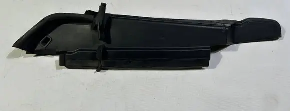 Fender trim (molding)