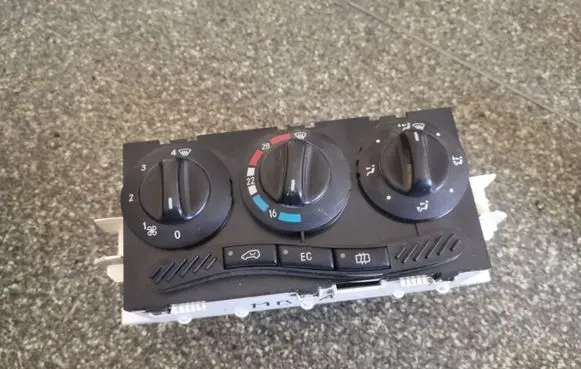 Mercedes-Benz A W168 Climate control unit 1688300485