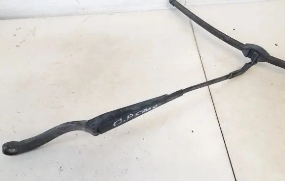 Mercedes-Benz C AMG W204 Front wiper blade arm a2048201344