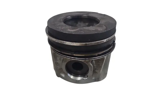 Volvo V50 Piston 