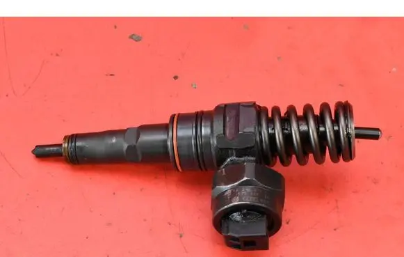 Volkswagen Bora Fuel injector 038130073F