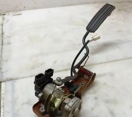 Nissan Terrano Accelerator throttle pedal A22665W03 D2MV012C3A62 2426RA