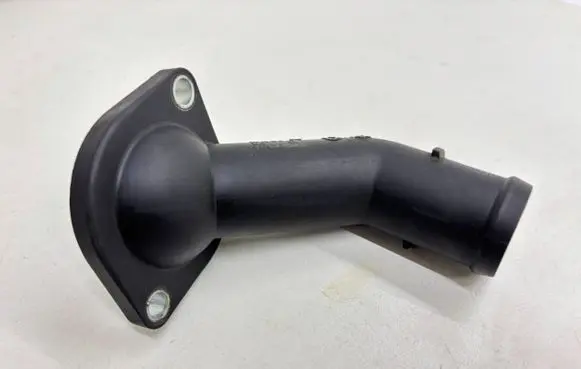 Volkswagen Jetta V Engine coolant pipe/hose 06A121121C 038121121D