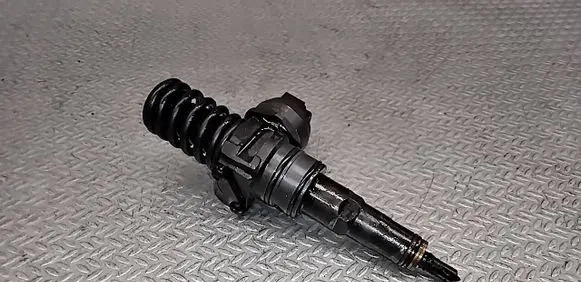 Volkswagen Golf V Fuel injector 038130073AG