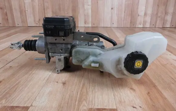 Toyota C-HR I Master brake cylinder 4721010040