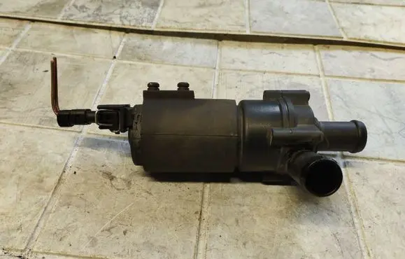 Opel Omega B2 Electric auxiliary coolant/water pump