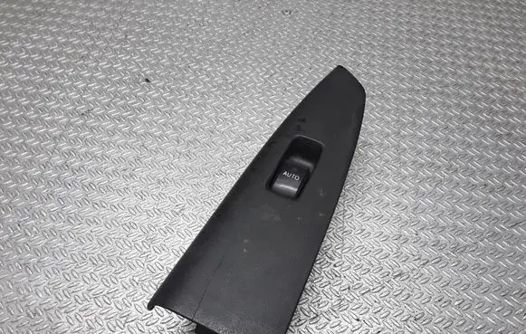 Toyota Corolla Verso E121 Electric window control switch 8403013030