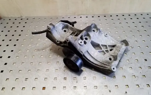 Opel Insignia A A/C compressor mount bracket 55562863