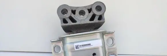 Engine mounting bracket