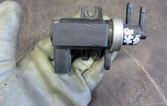 Volkswagen Bora Valve vacuum 1J0906627 72290320