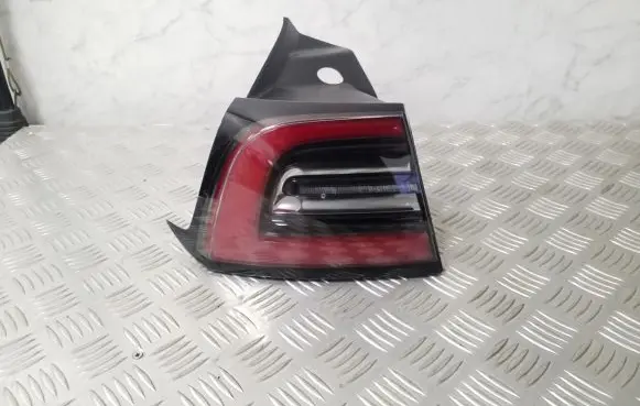 Tesla Model 3 Rear/tail lights 1077397