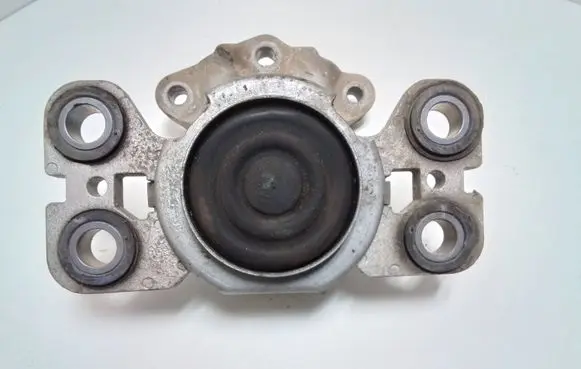 Volvo S60 Engine mount bracket 31401307