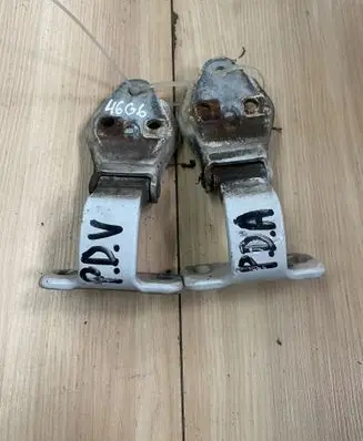 Iveco Daily 6th gen Front door upper hinge 56087
