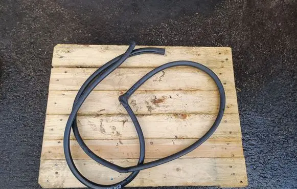Toyota Corolla Verso AR10 Front door rubber seal