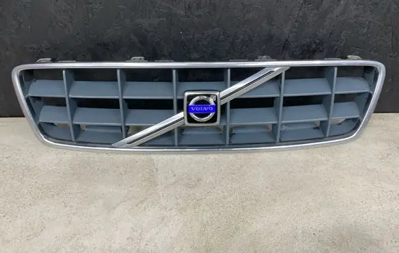 Volvo XC70 Front bumper upper radiator grill 08693623